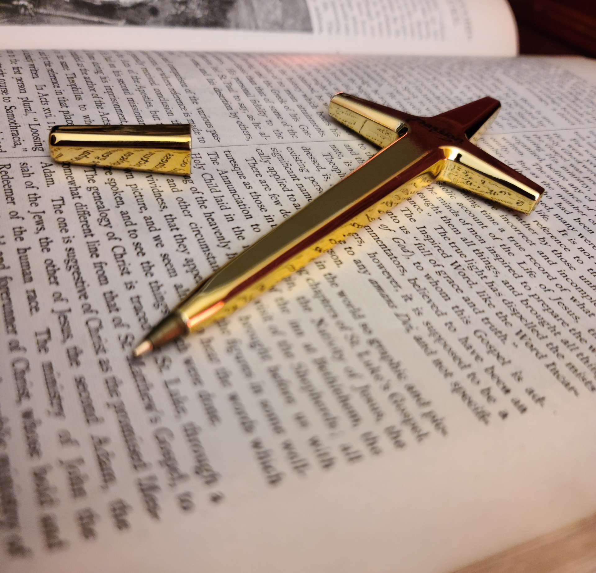 gold-on-bible-text