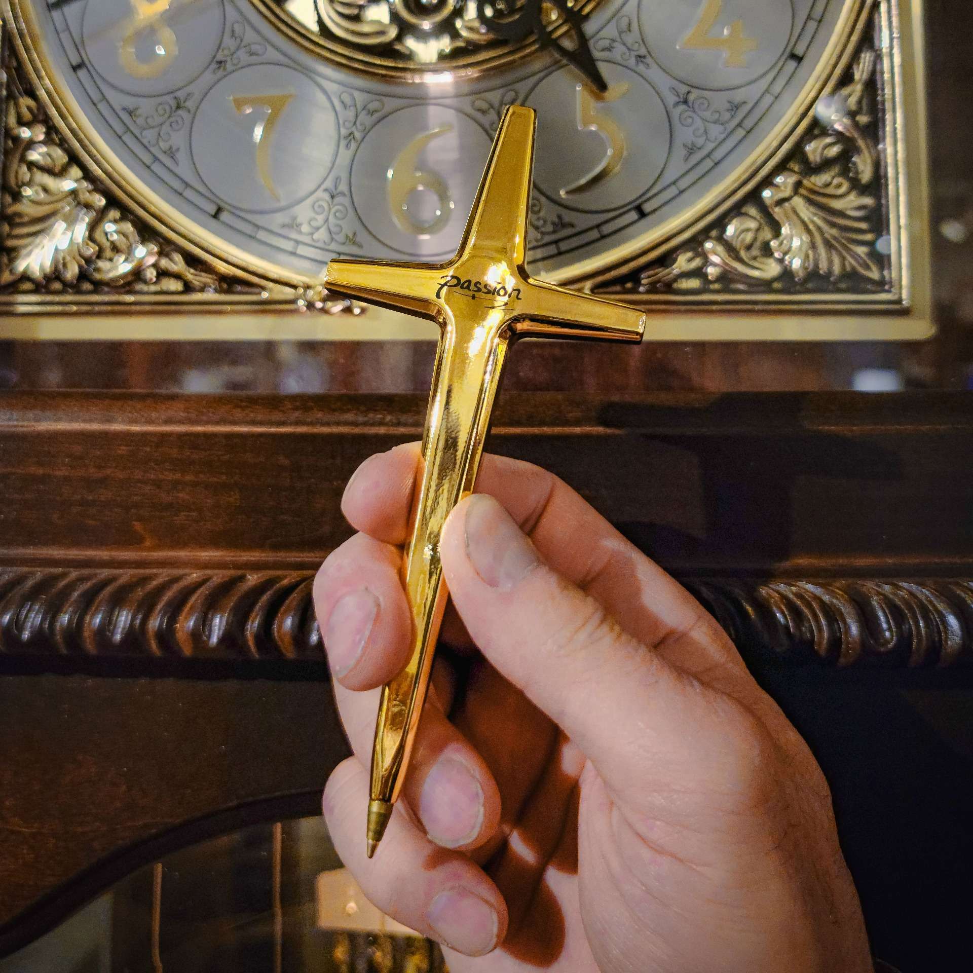 gold-in-hand